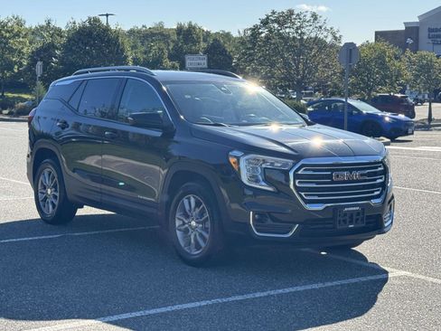 Used 2023 GMC Terrain SLT image 2