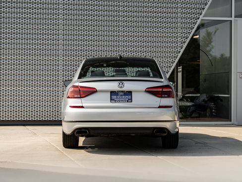 Used 2018 Volkswagen Passat GT FWD image 27