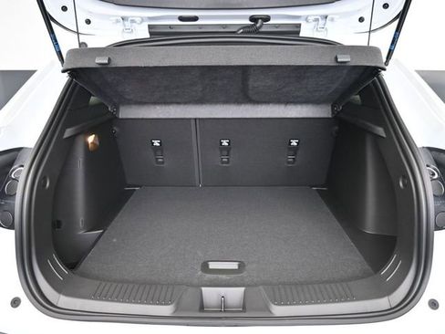 New 2026 Chevrolet Trax RS w/ Sunroof Package FWD image 33