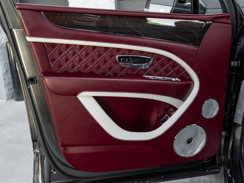Certified 2024 Bentley Bentayga AWD/4WD image 23