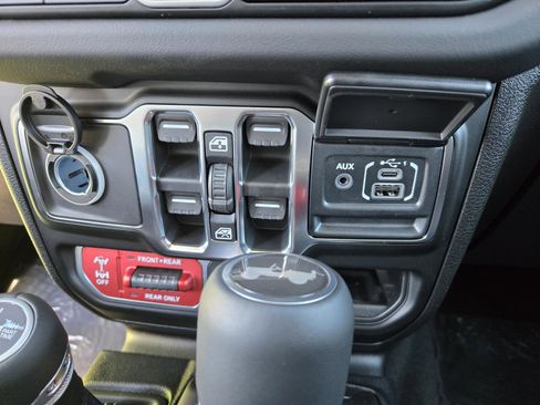 New 2026 Jeep Wrangler Unlimited Rubicon image 16