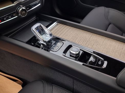 New 2026 Volvo XC60 B5 Plus w/ Protection Package Premier image 17