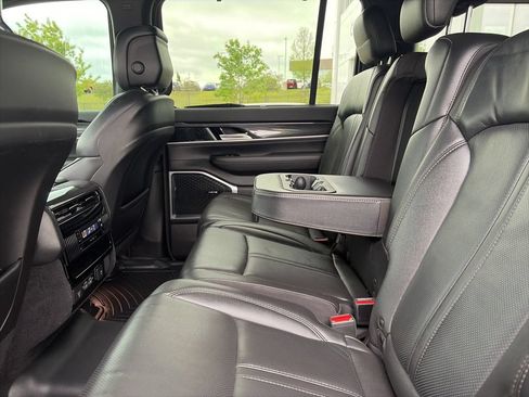 Used 2022 Jeep Wagoneer Series I w/ Convenience Group I AWD/4WD image 30