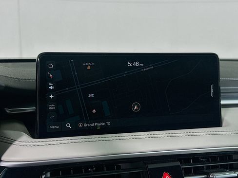 Used 2025 Genesis G70 2.5T image 22