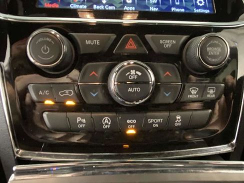 Used 2020 Jeep Grand Cherokee Altitude image 22