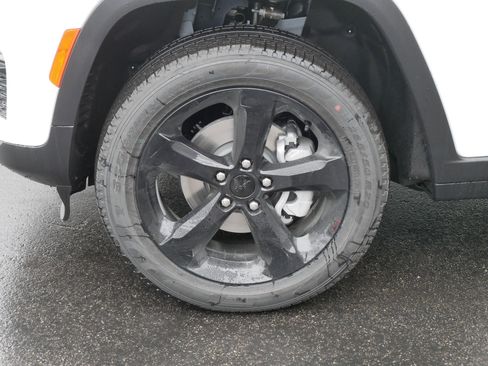 New 2025 Jeep Grand Cherokee Limited w/ Black Appearance Package image 4