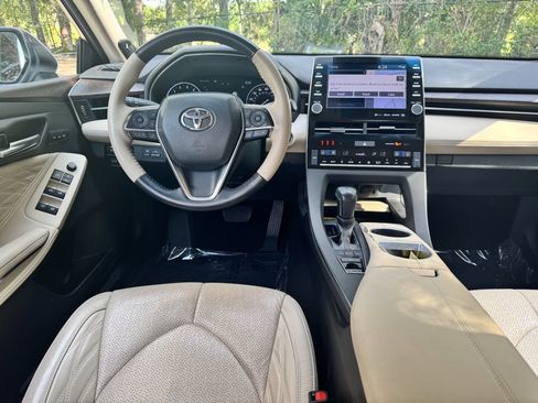 Used 2020 Toyota Avalon Limited image 14