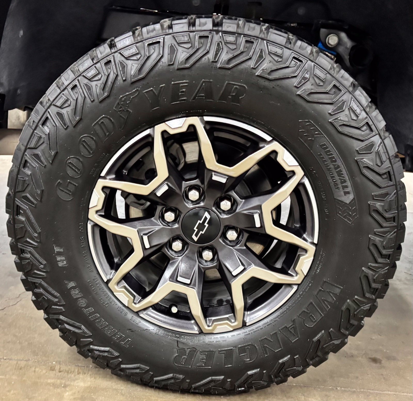 Used 2024 Chevrolet Colorado ZR2 w/ ZR2 Convenience Package III AWD/4WD image 8
