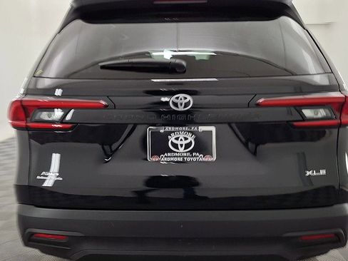 Certified 2025 Toyota Grand Highlander AWD image 3