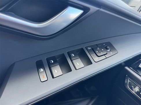 Used 2023 Kia Niro EX image 30