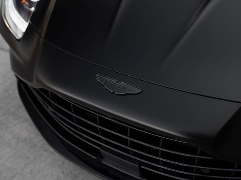 Used 2025 Aston Martin V8 Vantage Coupe image 23