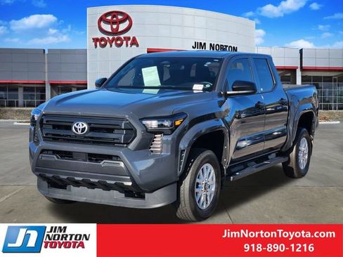 Used 2024 Toyota Tacoma SR image 3