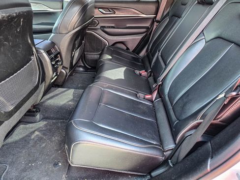 Used 2022 Jeep Grand Cherokee Limited image 14