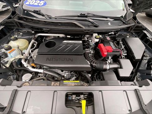 Used 2025 Nissan Rogue SV AWD/4WD image 10