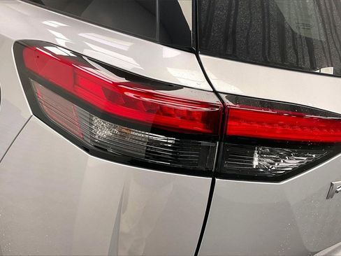 Certified 2025 Nissan Pathfinder SV image 26