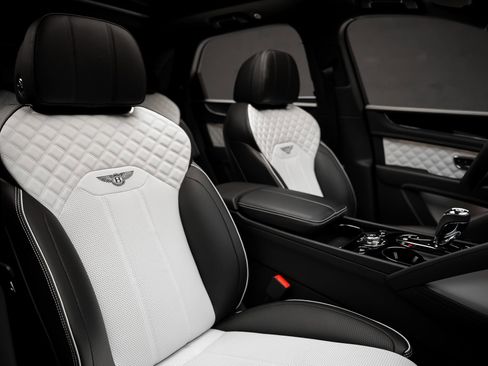 Used 2021 Bentley Bentayga Plug-In Hybrid AWD/4WD image 61