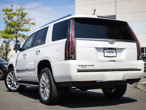 Used 2017 Cadillac Escalade Luxury AWD/4WD image 10