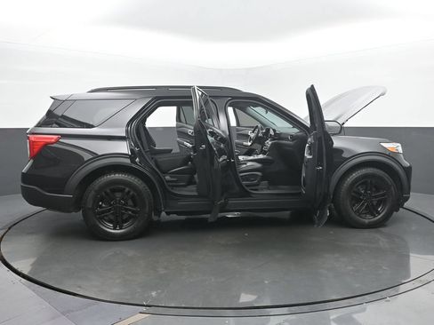Used 2021 Ford Explorer XLT w/ Equipment Group 202A AWD/4WD image 69