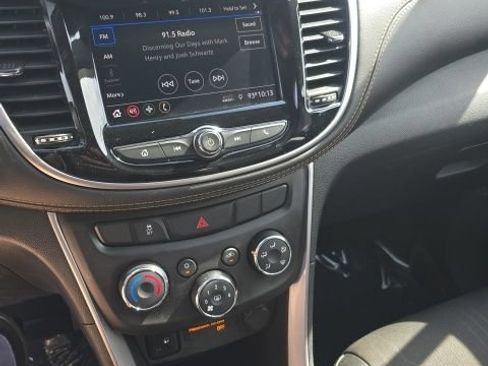 Used 2022 Chevrolet Trax LT w/ LT Convenience Package FWD image 15