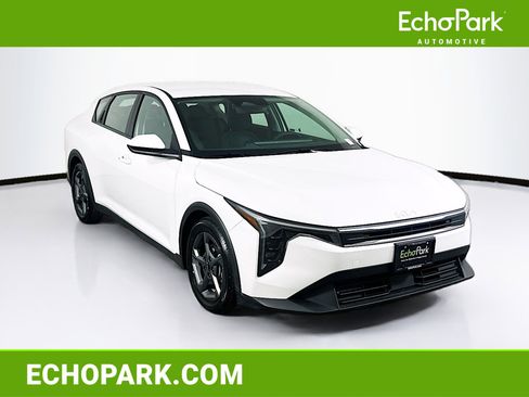 Used 2025 Kia K4 LXS image 1