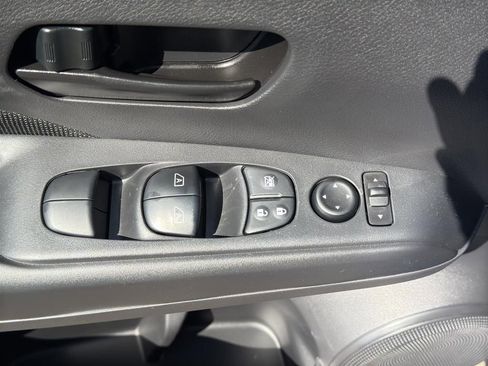 New 2025 Nissan Kicks Play S image 17