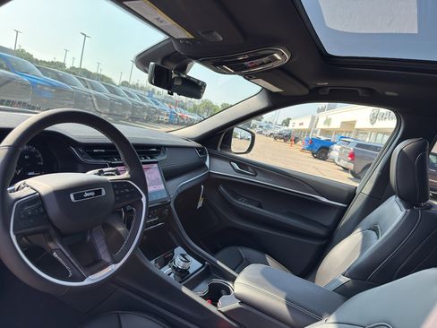 New 2025 Jeep Grand Cherokee L Limited w/ Luxury Tech Group II image 26