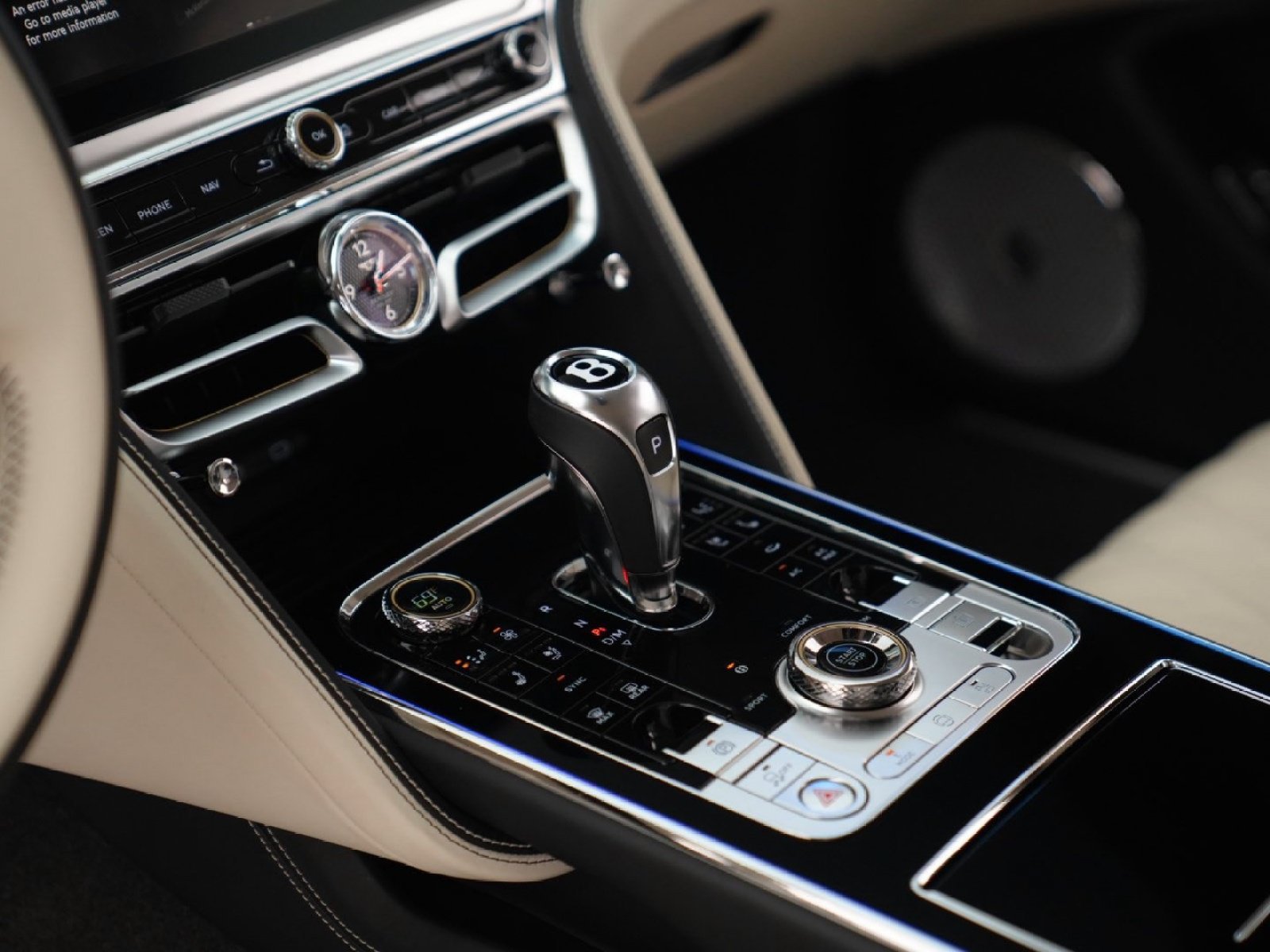 Used 2026 Bentley Flying Spur Azure AWD/4WD image 19