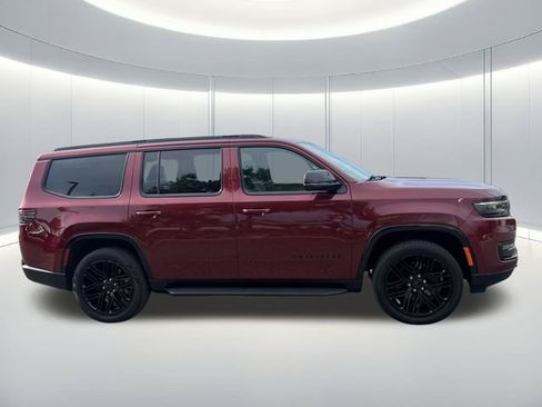 Used 2023 Jeep Wagoneer Series II AWD/4WD image 2