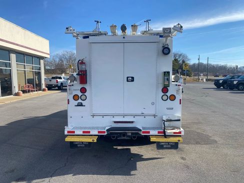 Used 2015 Ford F550 4x4 Regular Cab Super Duty image 6