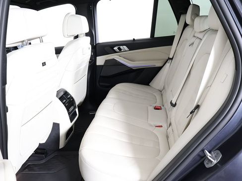 Used 2022 BMW X5 M50i AWD/4WD image 41