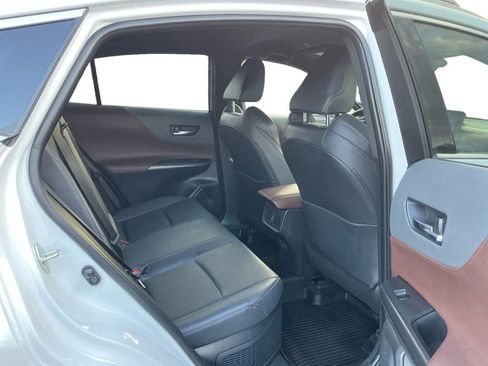 Used 2024 Toyota Venza Limited image 23