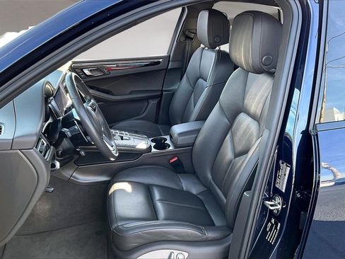 Used 2021 Porsche Macan image 25