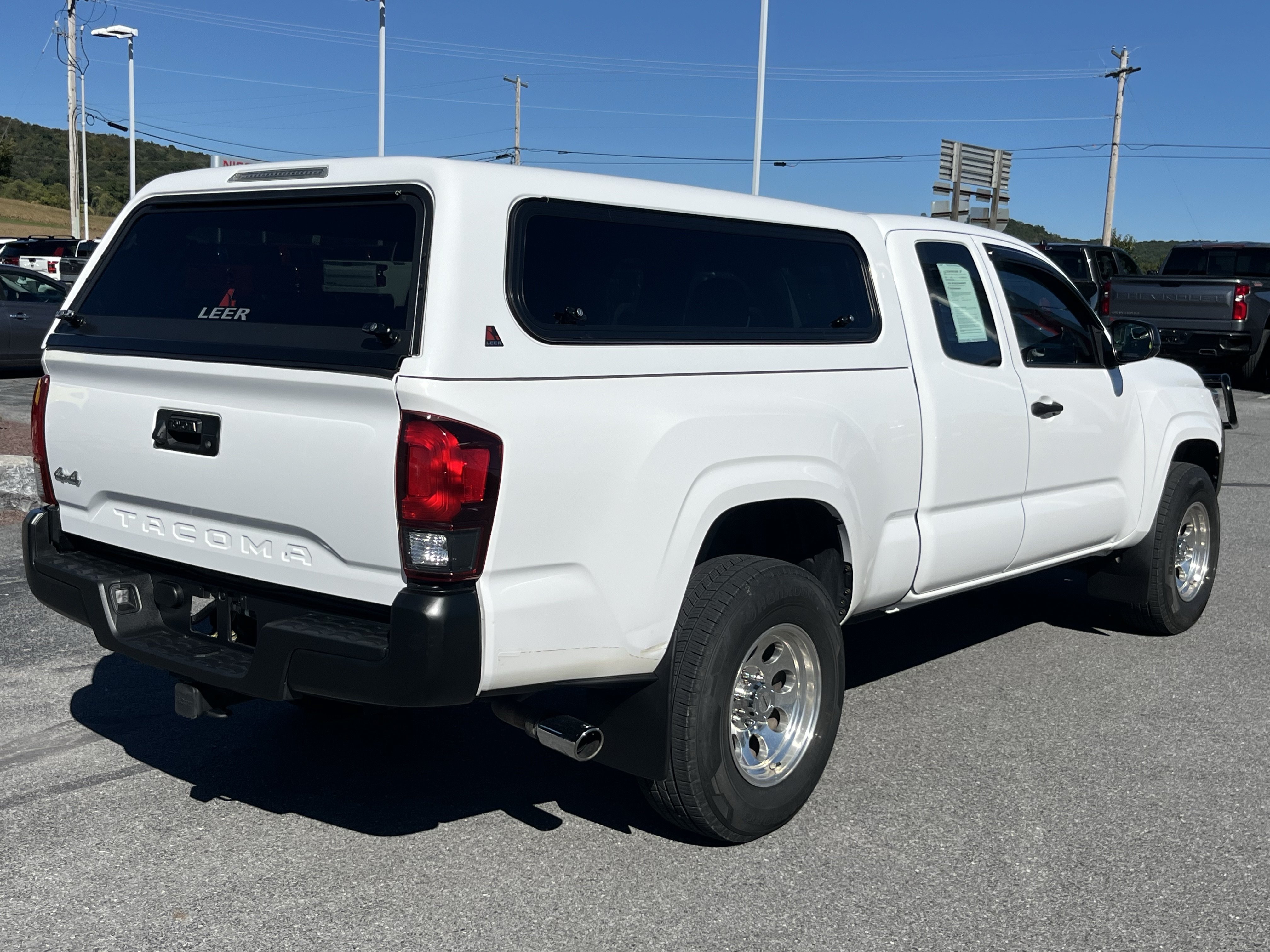 Used 2018 Toyota Tacoma SR AWD/4WD image 5