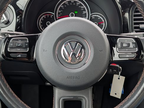 Used 2015 Volkswagen Beetle 1.8T Classic FWD image 25