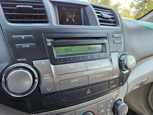 Used 2012 Toyota Highlander 4WD w/ Tow Pkg image 24