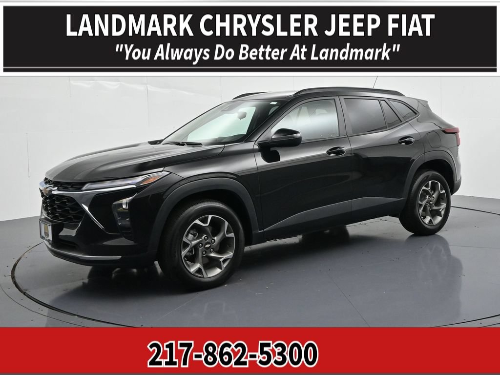 Used 2025 Chevrolet Trax LT FWD image 1