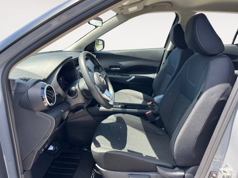 Used 2024 Nissan Kicks SV FWD image 9