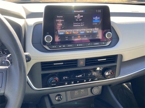 Used 2024 Nissan Rogue SV image 28