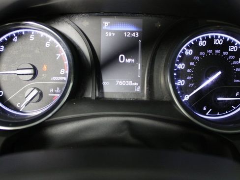 Used 2019 Toyota Camry LE image 18