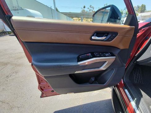 Used 2022 Nissan Pathfinder Platinum FWD image 22