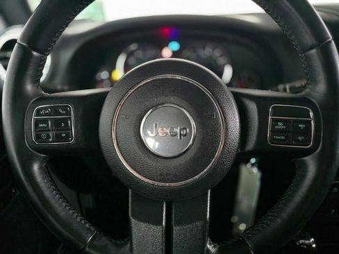 Used 2017 Jeep Wrangler Unlimited Rubicon w/ Connectivity Group image 29