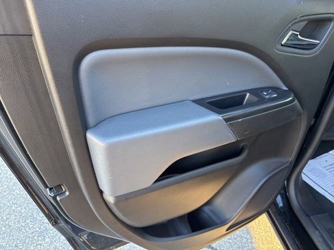 Used 2021 Chevrolet Colorado Z71 w/ Z71 Midnight Edition image 11