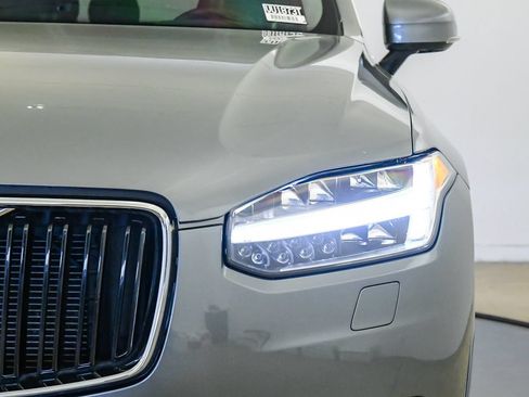 Used 2016 Volvo XC90 T6 Momentum w/ Momentum Plus Package AWD/4WD image 9