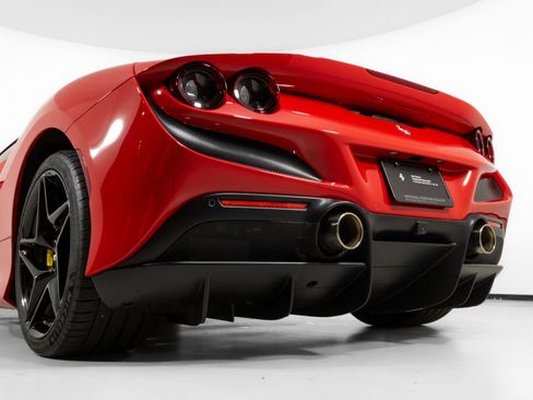 Used 2021 Ferrari F8 Tributo image 20
