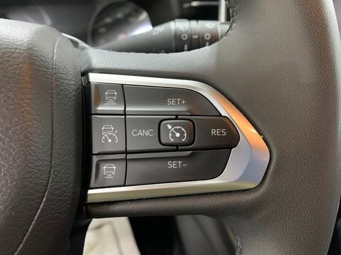 Used 2023 Jeep Compass Limited image 13