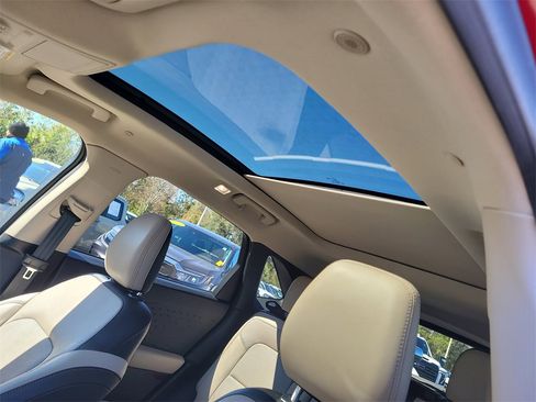 Used 2020 Ford Escape Titanium image 19