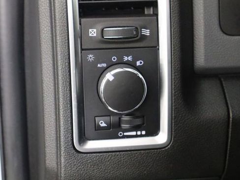 Used 2019 RAM 1500 Classic SLT AWD/4WD image 13