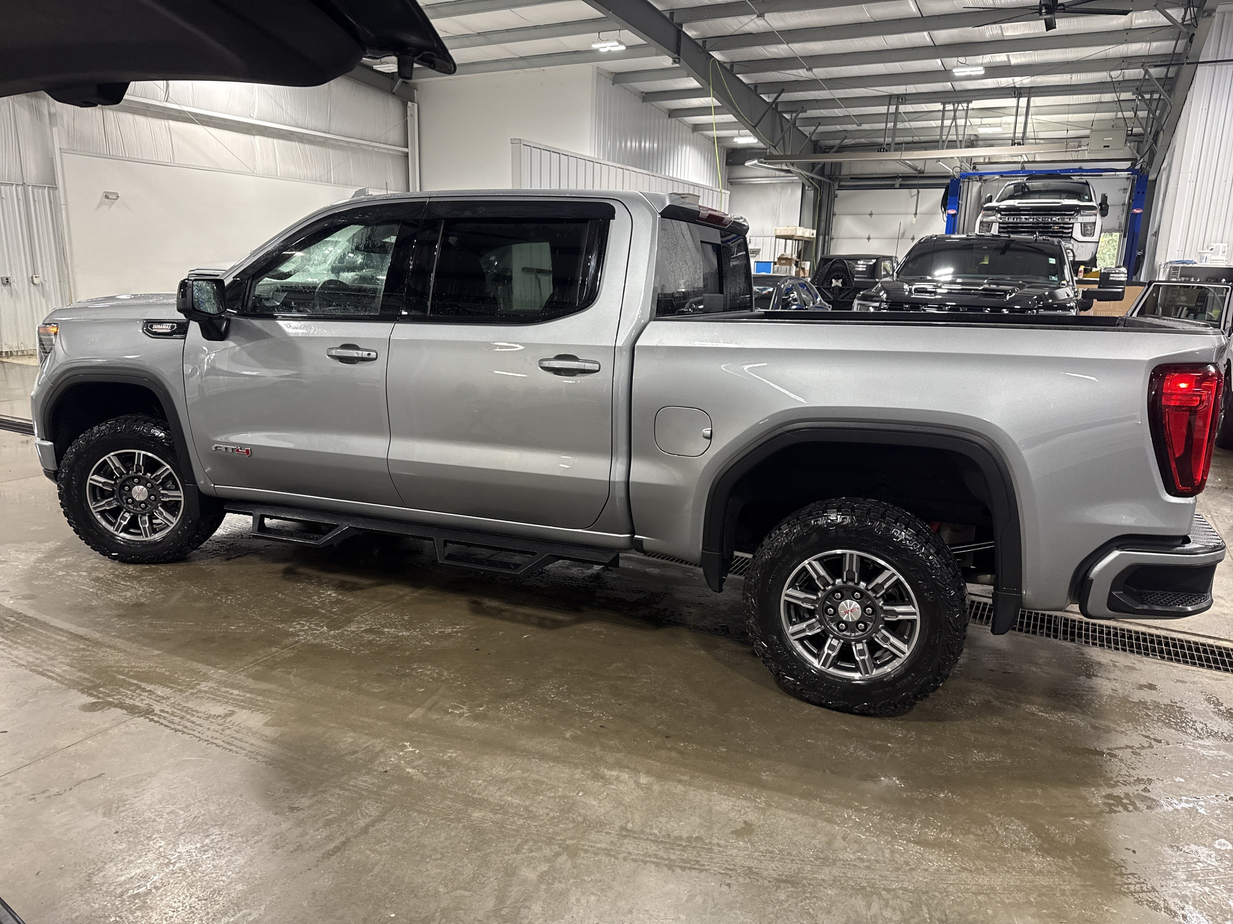 Used 2024 GMC Sierra 1500 AT4 w/ AT4 Preferred Package AWD/4WD image 5