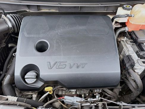 Used 2020 Chevrolet Traverse RS w/ LPO, Floor Liner Package FWD image 32