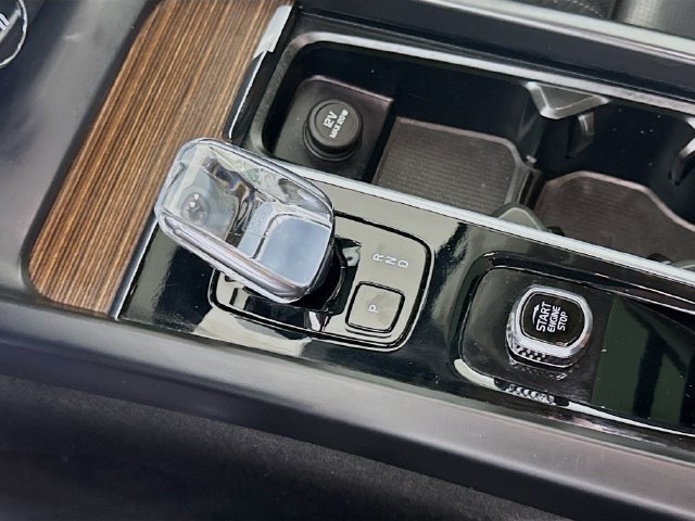 Used 2023 Volvo XC60 B5 Ultimate w/ Protection Package Premier FWD image 19